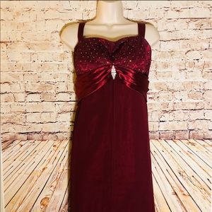Aspeed | Burgundy Evening Gown